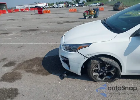 2021 Kia Forte Lxs из США, поврежденный, VIN 3KPF24AD0ME276057